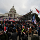 Milers de persones van intentar prendre el Capitoli per impedir la confirmació de la victòria de Biden.
