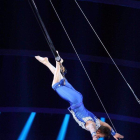 Un trapezista del Circ Quiros té un accident en meitat de l'espectacle en caure d'una altura de 7 metres