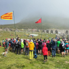 Moment en què s’hissen les banderes catalana i occitana al Port de Salau, a més de 2.100 metres.
