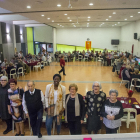 Unos 130 socios participaron ayer en la comida de Navidad de la Llar municipal de La Bordeta. 