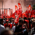 Manifestantes durante la marcha por el Día Internacional de los Trabajadores del 1 de mayo en Madrid.