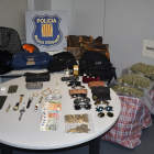Marihuana, joyas, relojes, ropa y dinero decomisado al grupo criminal que operaba desde Tarragona. 