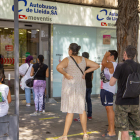 Cua ahir davant l’oficina d’Autobusos de Lleida.