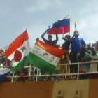 Milers de persones van tornar a manifestar-se ahir a Niamey per expressar suport a la junta colpista.