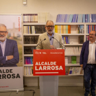L’alcaldable del PSC a la Paeria de Lleida, Fèlix Larrosa, va estar acompanyat ahir pel ministre Iceta.