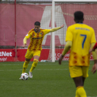 Roger Figueras, abans de colpejar la pilota que seria l’assistència del gol lleidatà.