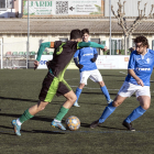 Una acción del partido que disputaron ayer el Cervera y el Castellserà.