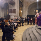 El obispo Salvador Giménez bendice a los 'Jesusets' en la catedral de Lleida 