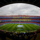 La grada del Camp Nou va lluir un mosaic amb el missatge ‘More than empowerment’ (més que empoderament).