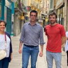 Marta Llinàs, Toni Postius i Andreu Falcó, al carrer Sant Antoni.