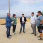 Janés (centre), durant una visita d’obres a Alcarràs.