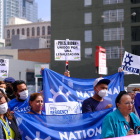 Protestes entorn de la cimera que se celebra a Los Angeles.