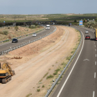 Treballs previs a l’autopista al seu pas per Castelldans per a la instal·lació dels nous dispositius.