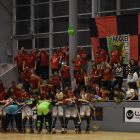 Les jugadores de l’Alpicat van celebrar amb la seua afició, al final del partit, el primer punt a l’OK Lliga.