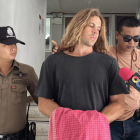 Daniel Sancho, custodiado ayer por la policía tailandesa.