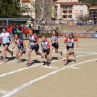 Un grup de nenes durant una cursa corresponent a l’Olimpíada Escolar Flamicell de la Pobla.