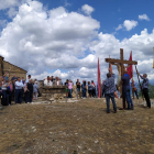 Els veïns de Castell de Mur van treure el Sant Crist en processó per demanar que arribin les pluges.