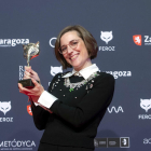 Carla Simón amb el premi Feroz a la millor direcció per 'Alcarràs'
