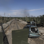 Un blindado recorre los alrededores devastados de Severodonetsk, en el este de Ucrania.