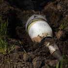 Bomba de racimo rusa sin detonar lanzada a inicios del conflicto en Ucrania sobre la zona de Jarkov.