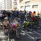 La Pedalada Popular arrancó en el Centre Cívic de Balàfia y recorrió 12 kilómetros urbanos.