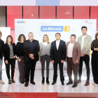 Els màxims responsables de TV3 i Catalunya Ràdio posen amb els presentadors de La Marató