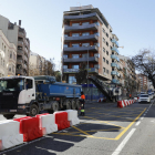 El tramo de bajada entre el CAP de Urgencias y la calle Pi i Margall tiene solo un carril de circulación. 