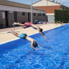 Piscinas abiertas en Agramunt  -  Agramunt se convirtió ayer en el primer municipio del Urgell que abrió las piscinas municipales. Tàrrega, Bellpuig y Castellserà lo harán el próximo sábado día 18 de junio, mientras que el domingo día 19 l ...