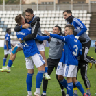 Jugadors del Lleida celebren un gol al Camp d’Esports durant el partit amb l’Eivissa.