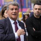 Joan Laporta, en una imatge d’arxiu, amb el tècnic Xavi Hernández darrere seu.