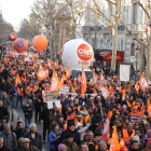 Milers de persones van recórrer els carrers de París.