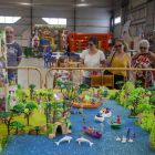 Grandes y pequeños disfrutaron ayer de los dioramas expuestos en el Pavelló Firal de Agramunt. 