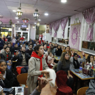 Aficionados de la selección marroquí ayer en el restaurante Les Deux Chefs viendo el partido.