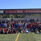 Foto conjunta de los jugadores de los equipos participantes en el torneo benjamín organizado por el club Baix Segrià.