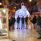 La inauguración de la exposición urbana de los vestidos de papel. 