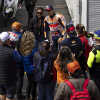 Marc posa amb aficionats al pàdoc del circuit de Phillip Island.