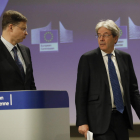 El vicepresident econòmic, Valdis Dombrovskis, i el comissari d’Economia, Paolo Gentiloni, ahir.