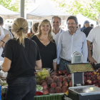 Visita electoral de Junts al Mercat dels Pagesos de Lleida. 