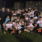 La plantilla del At. Segre celebra el ascenso a Nacional tras ganar al Vilanova i la Geltrú.