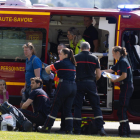 Los servicios de emergencia en el lugar de los hechos en la localidad francesa de Annecy.