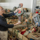 Manel Gigó atresora una col·lecció amb més de 3.000 joguets de tot tipus, alguns amb més de 100 anys d’antiguitat.