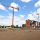 Imagen de un bloque de viviendas en construcción en la zona de expansión de Copa d’Or. 