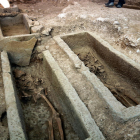 Las excavaciones al yacimiento de Santa Coloma de Àger dejan al descubierto sarcófagos y los restos de seis individuos