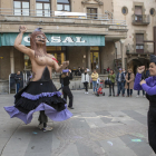 Cervera. La capital de la Segarra va celebrar el 8M a la plaça Santa Anna amb la lectura del manifest reivindicatiu i el ball de la Miliciana.