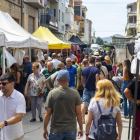 Els carrers d’Artesa de Segre es van omplir de visitants atrets pels productes de proximitat.