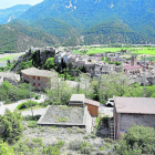 Vista de Coll de Nargó, amb el dipòsit d'aigua de boca municipal en primer terme.