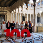 Foto de família de Josep Vallverdú amb el president Aragonès i autoritats ahir al Palau de la Generalitat.
