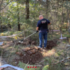 Es va inspeccionar la zona amb un detector de metalls.