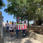 Una de les andròmines que van participar ahir en la primera Cursa de Trastos al Camí de Montcada.