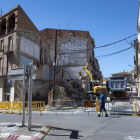 Derriban dos casas para eliminar el único semáforo de la Segarra
